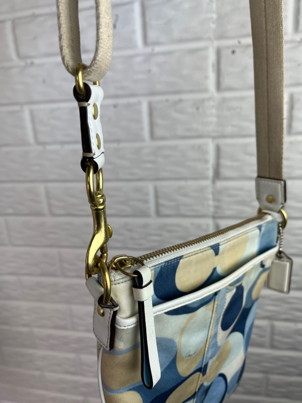 COACH Poppy Op Art Crossbody Swingpack Bag blue cream geometric pattern - Picture 16 of 16